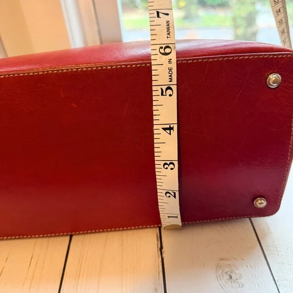 Kate Spade | Vintage Red All Leather Tote, Made in Itay - Picture 15 of 16